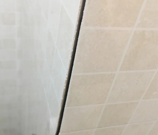 石林瓷砖空鼓维修公司分享阳台瓷砖脱落的修复过程可以分为以下几个步骤