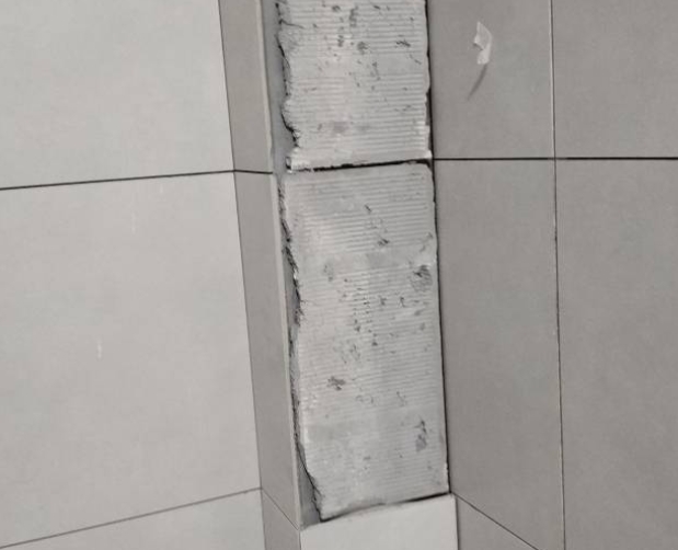 石林瓷砖空鼓维修公司分享下瓷砖施工前基层浇水润湿程度不足，可能导致以下问题