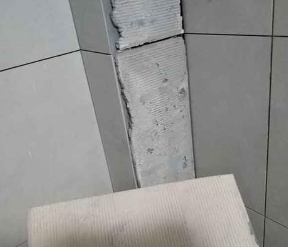 石林瓷砖空鼓维修公司分享下厨房瓷砖脱落的补救措施。